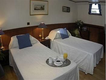 Magna Carta Hotel Windsor Buitenkant foto